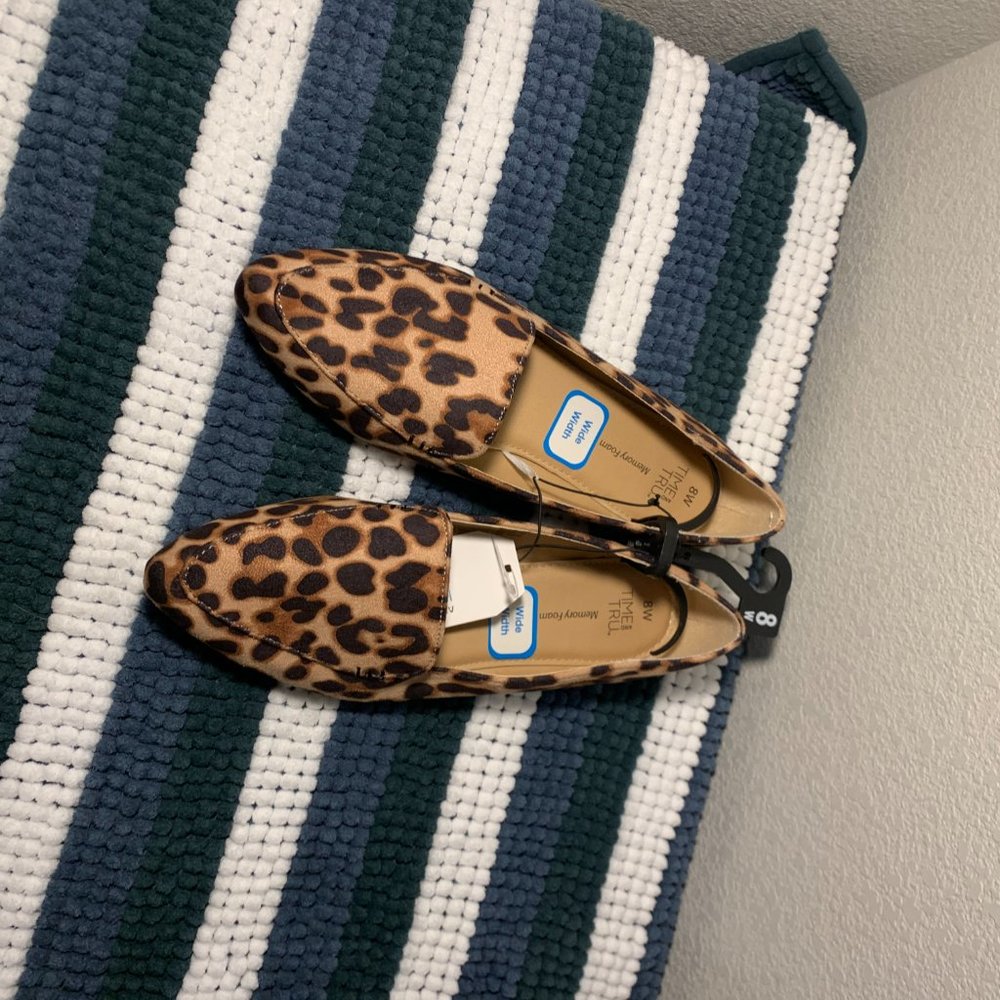 Time and Tru Women’s Animal Print Flats - Picture 4 of 11